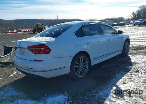 2017 Volkswagen Passat 1.8T R-Line z USA, uszkodzony, nr VIN 1VWDT7A34HC047100